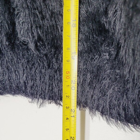 AKA Women's Black Shaggy Soft Vegan Fur Pullover Sweater Stretch Comfy Size 14 - Picture 7 of 9